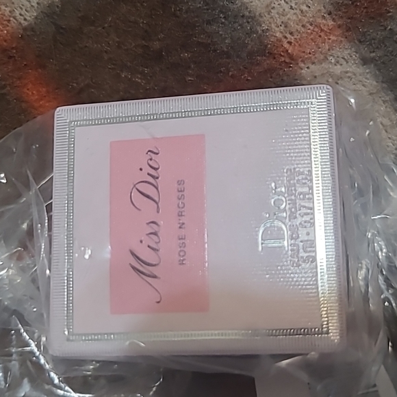 BNWT DIOR MINI SAMPLE BUNDLE - Picture 4 of 6